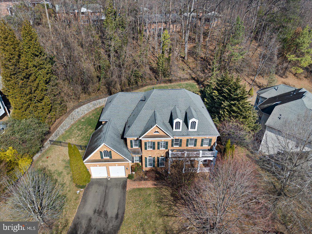 LAKE BARCROFT - Residential