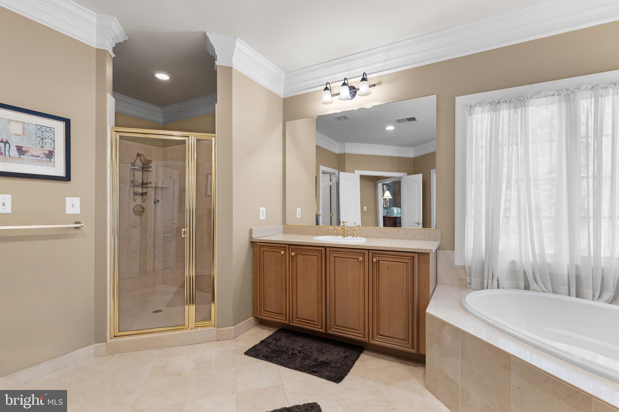 LAKE BARCROFT - Residential