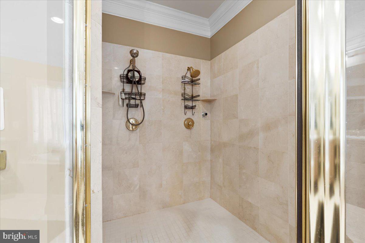 LAKE BARCROFT - Residential