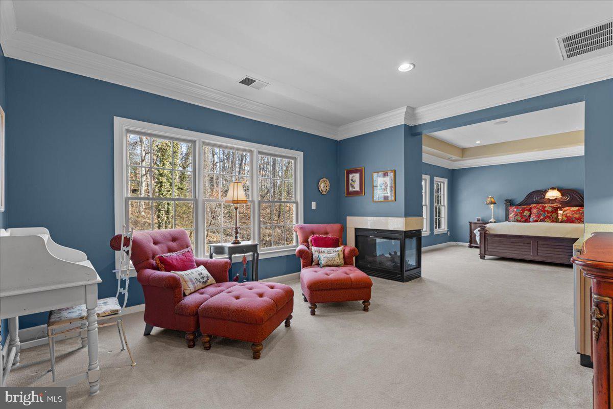 LAKE BARCROFT - Residential