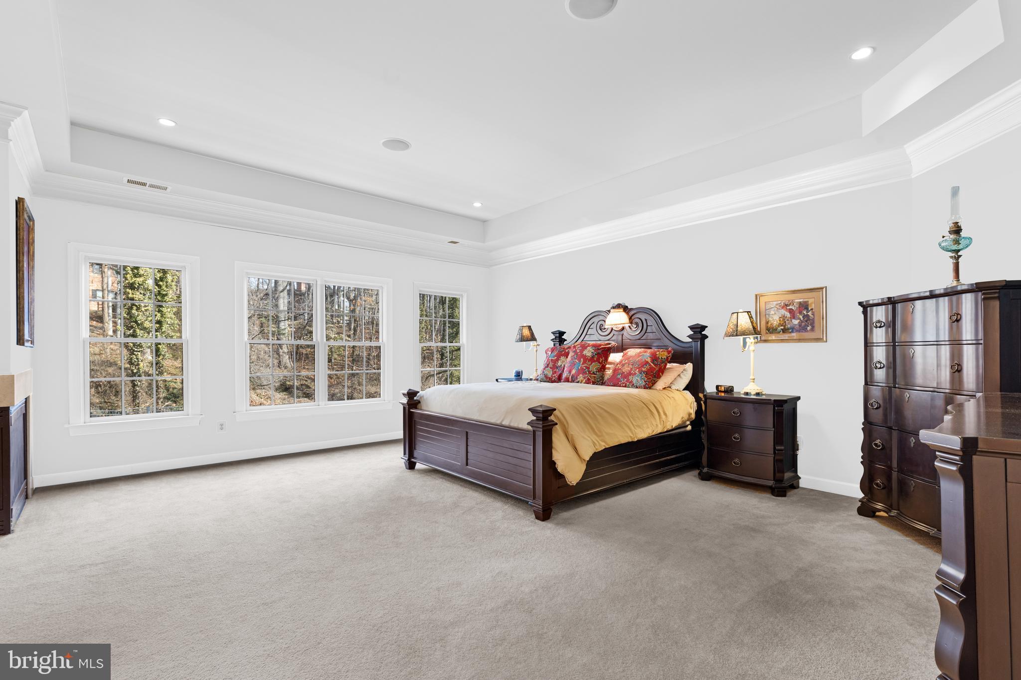 LAKE BARCROFT - Residential