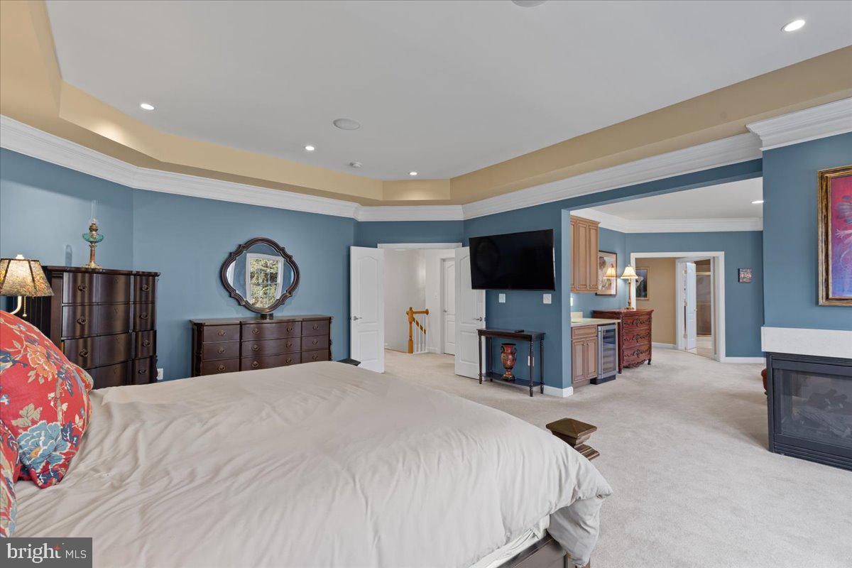 LAKE BARCROFT - Residential