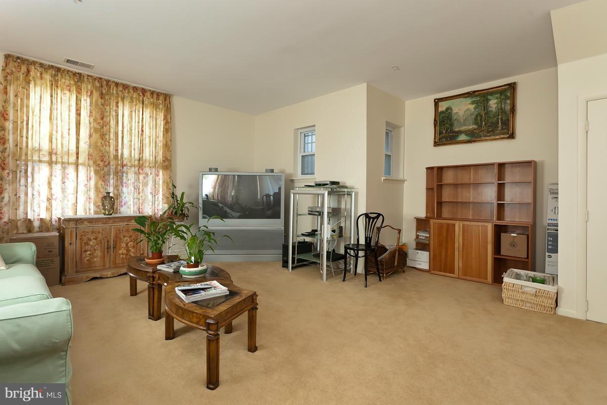 RESERVOIR HILL HISTORIC DISTRICT - Residential Lease