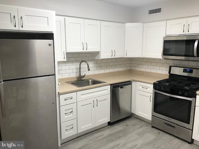 52304 DELAIRE LANDING ROAD 304