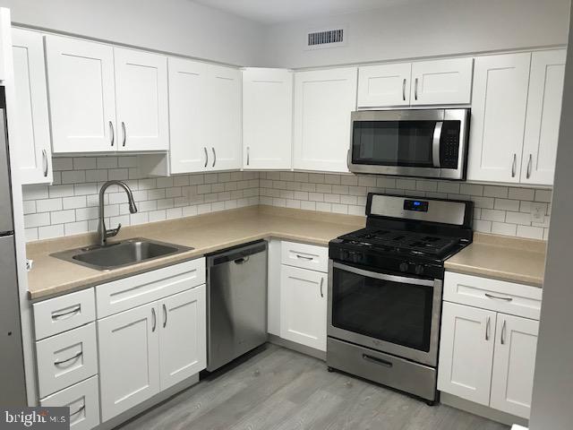 52304 DELAIRE LANDING ROAD 304