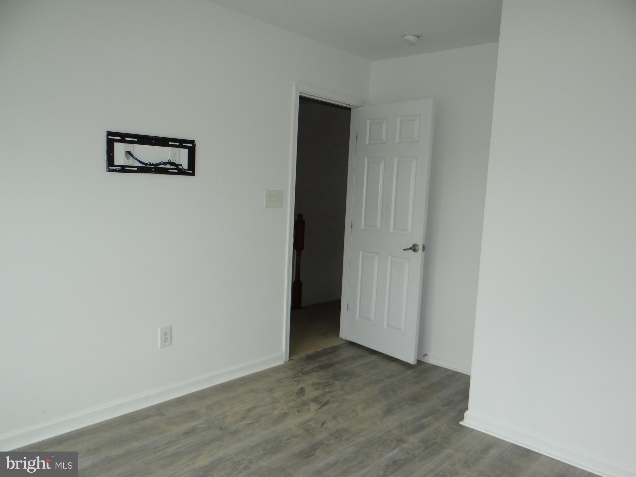 ROUND HILL - Residential Lease