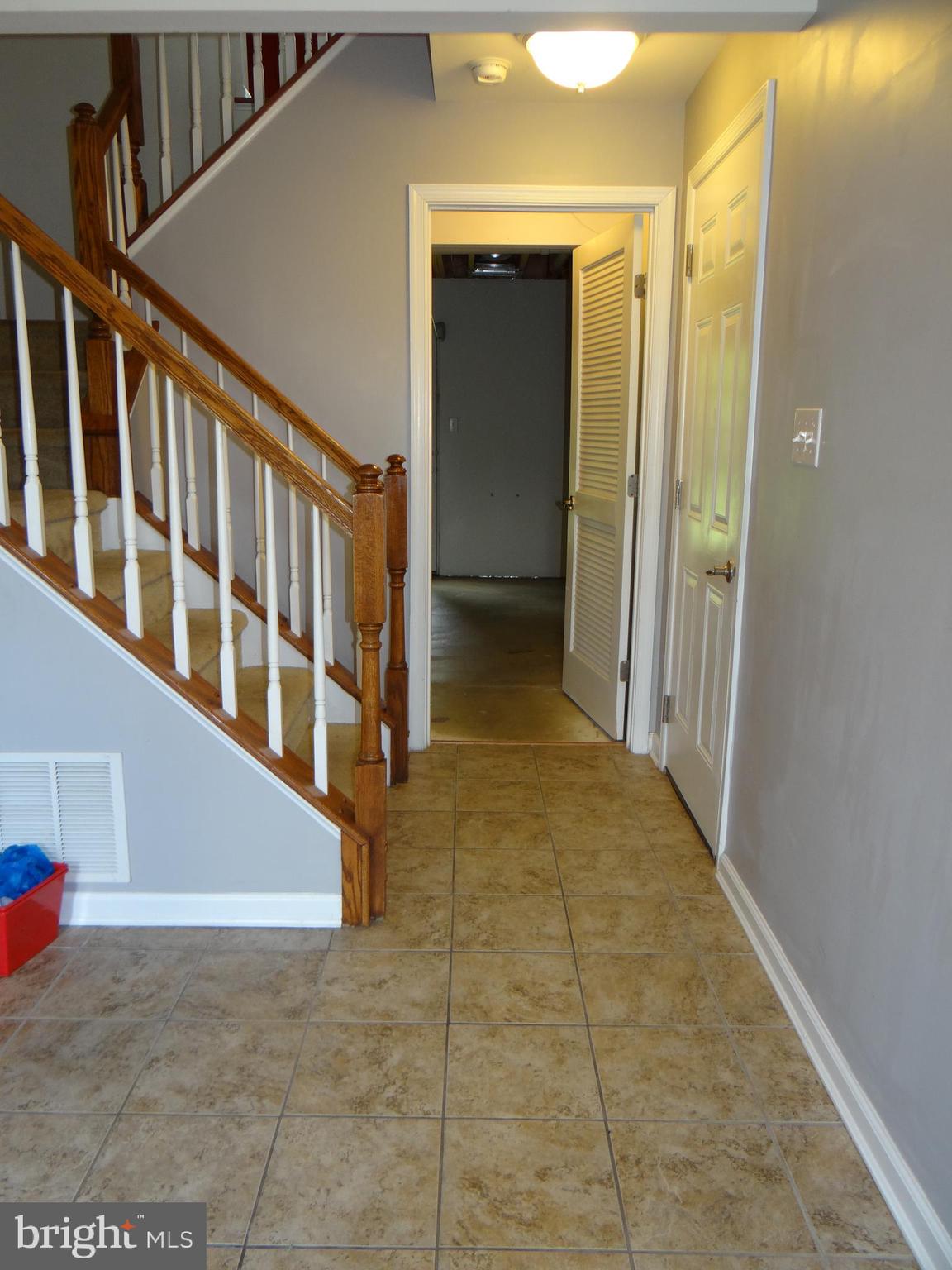 ROUND HILL - Residential Lease