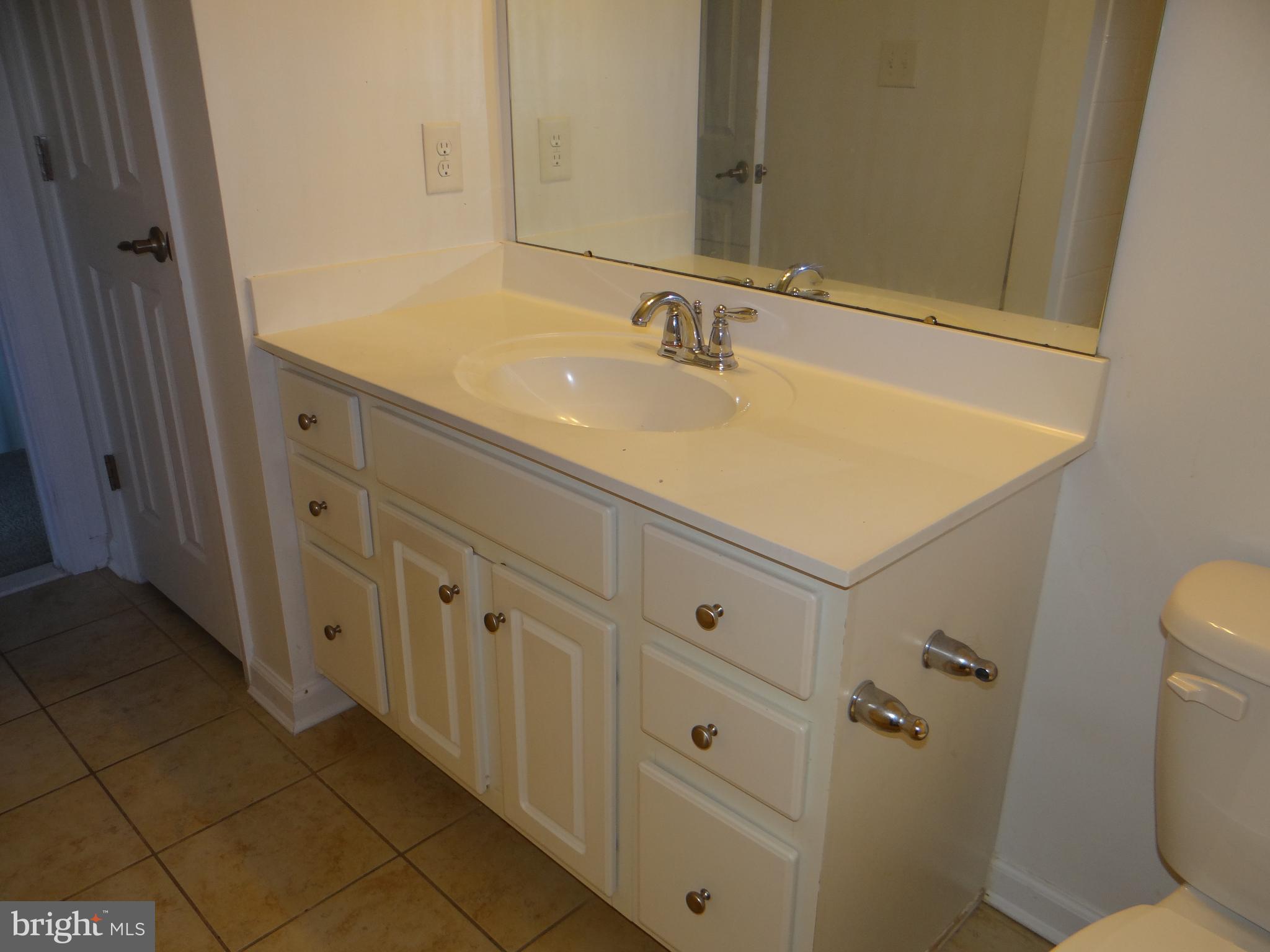 ROUND HILL - Residential Lease