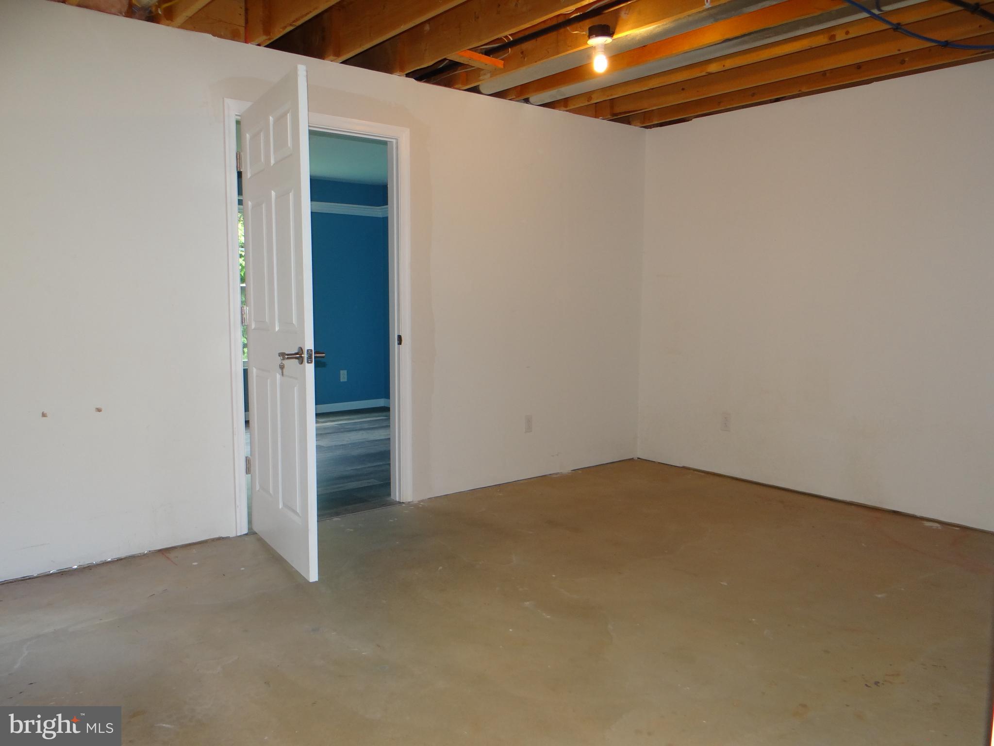 ROUND HILL - Residential Lease