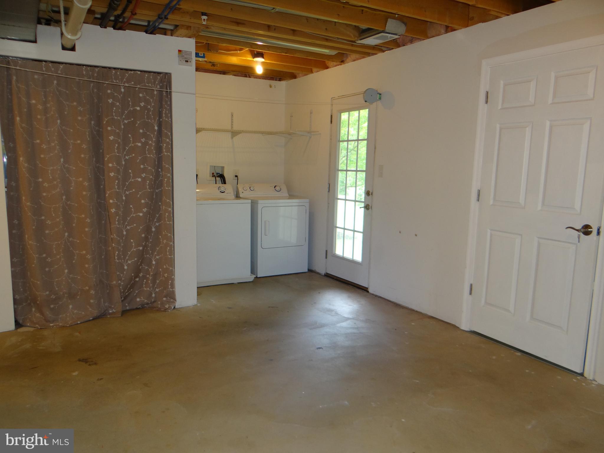 ROUND HILL - Residential Lease