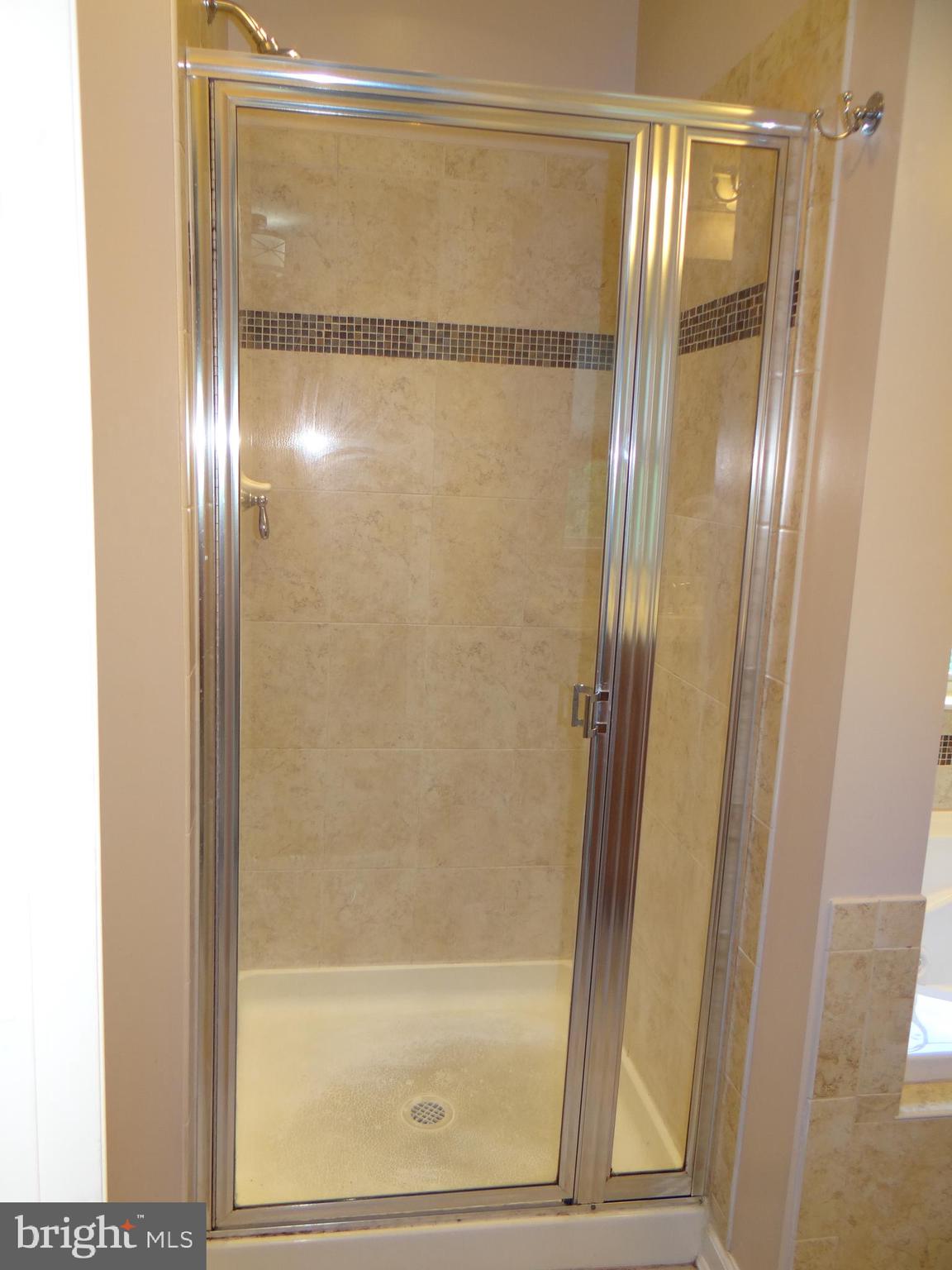 ROUND HILL - Residential Lease