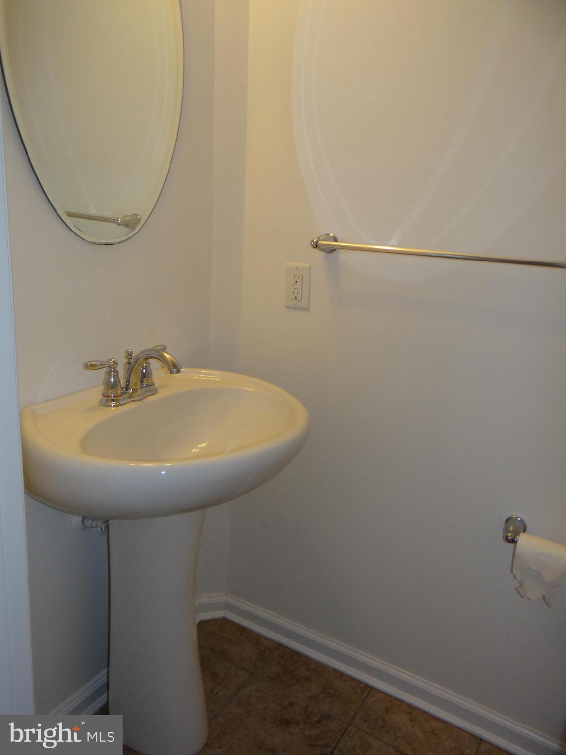 ROUND HILL - Residential Lease