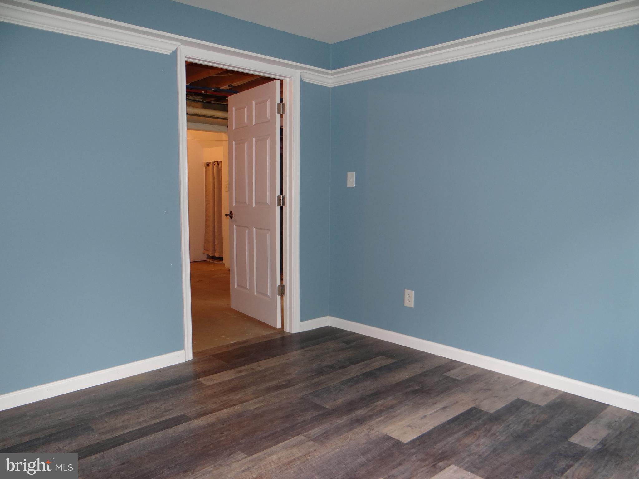 ROUND HILL - Residential Lease