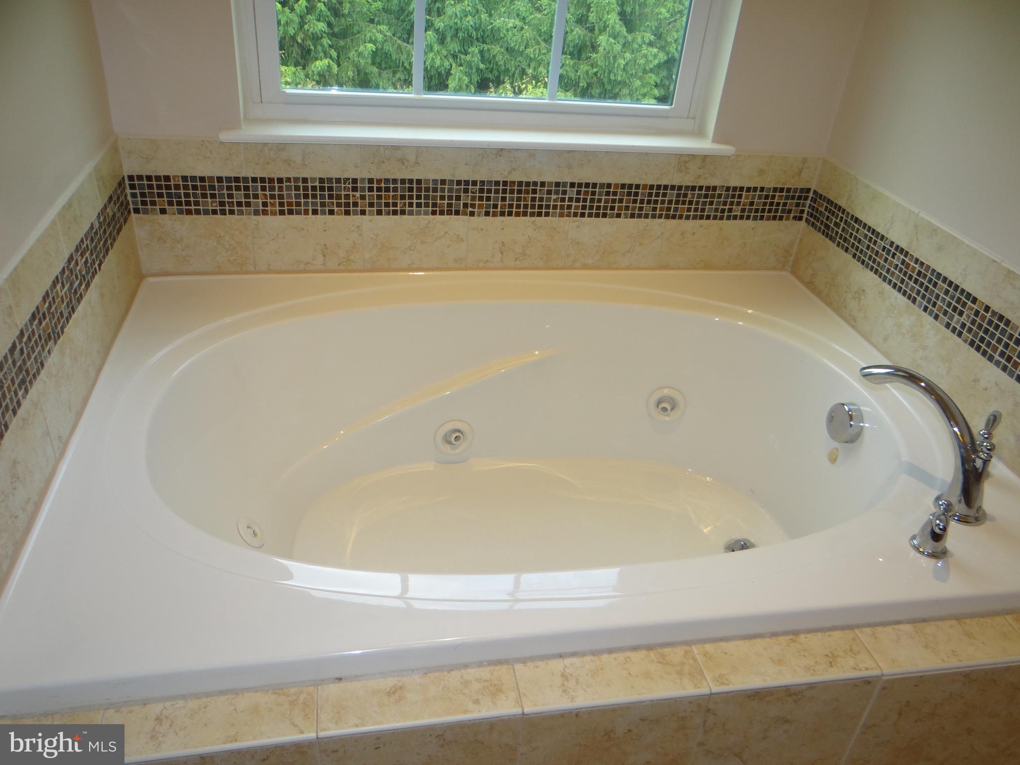 ROUND HILL - Residential Lease