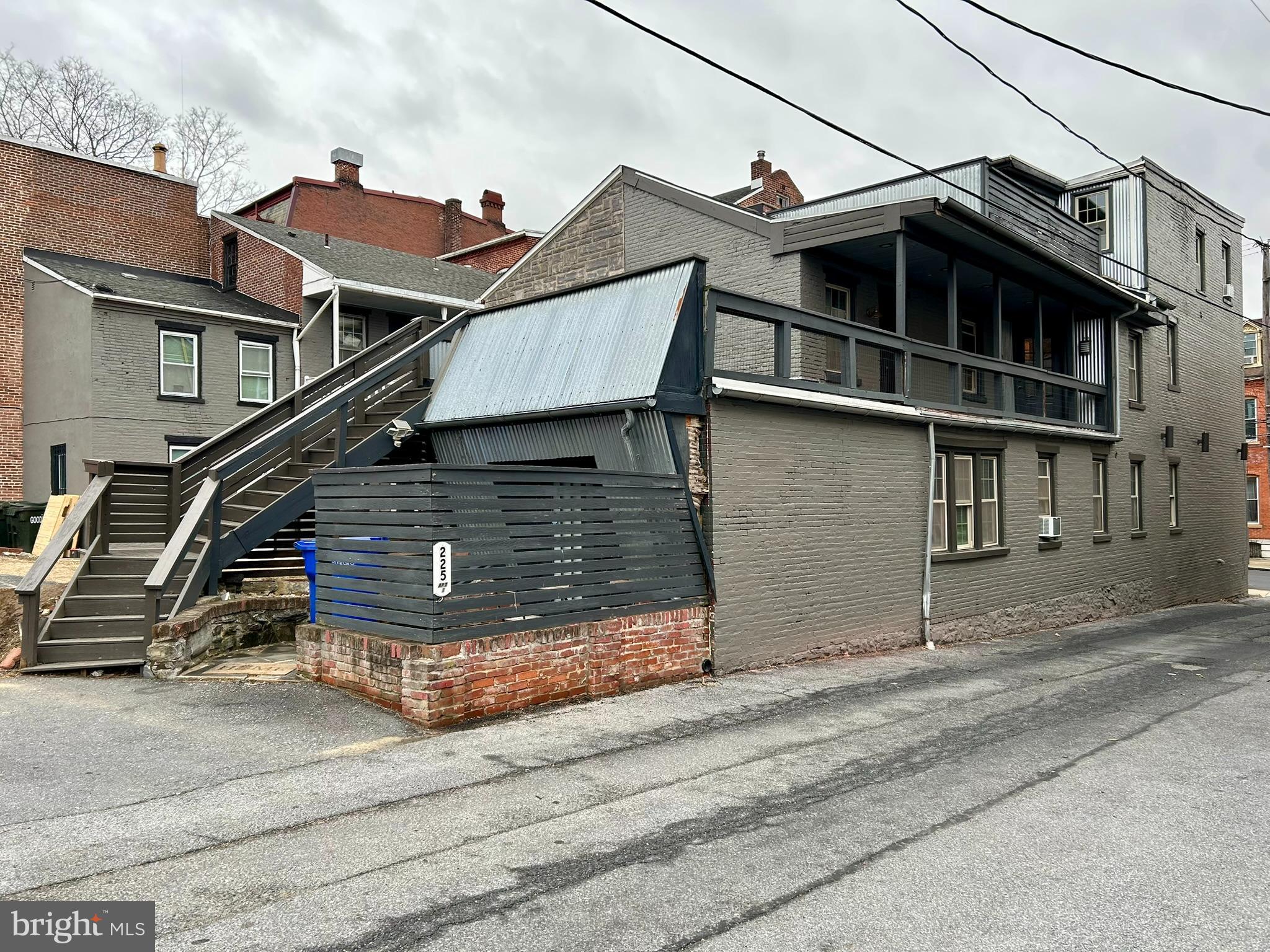 225 E KING STREET 2