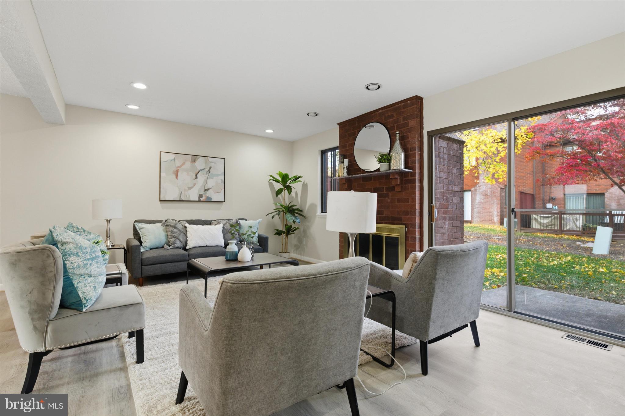 SLADE VILLAGE - Residential