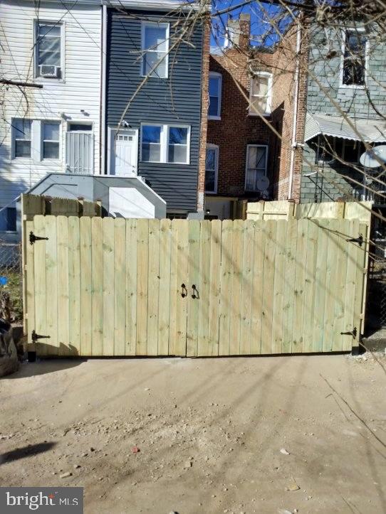 EAST SIDE - Residential