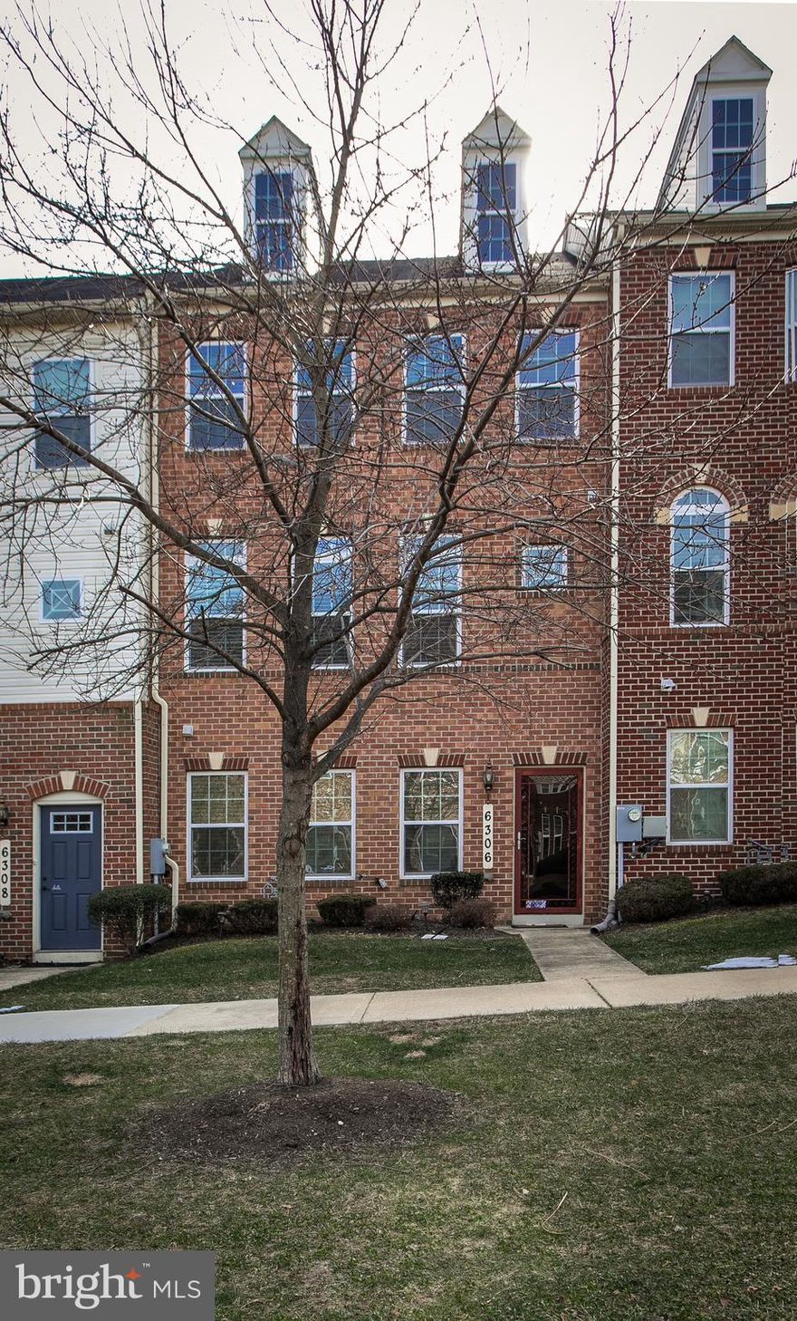Almost new 3 bed 2.5 bath townhome in Addison Road South. Sunny open floor plan with a spacious eat-in kitchen opens to a maintenance-free deck. Entry-level family room or home office great for relaxing or a quiet workspace. The home also features an attached two-car garage—minutes from Metro, Andrews AFB, and shopping.
