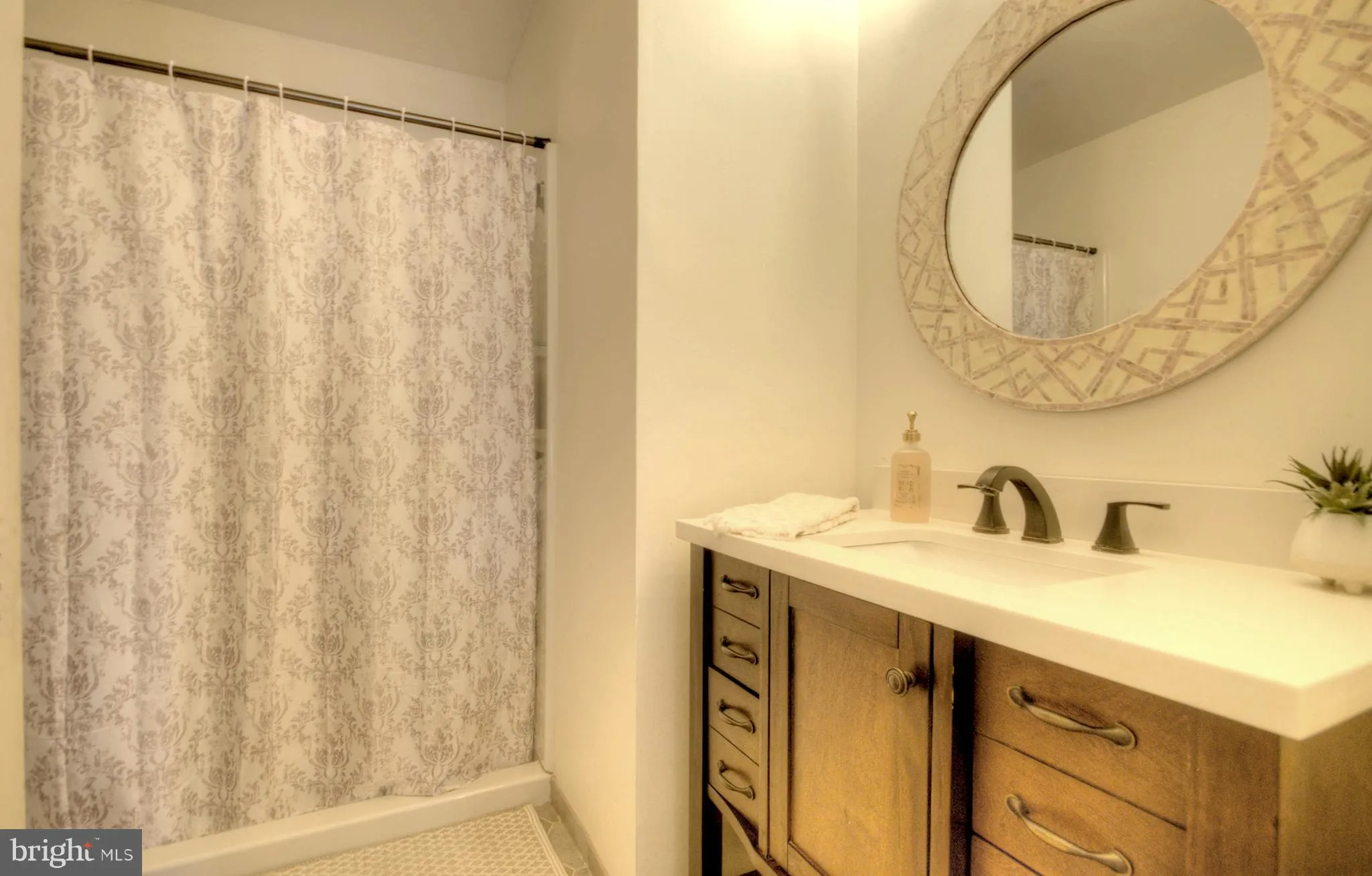 Deptford, New Jersey 08096, United States, 2 Bedrooms Bedrooms, ,3 BathroomsBathrooms,Residential,Active,112702