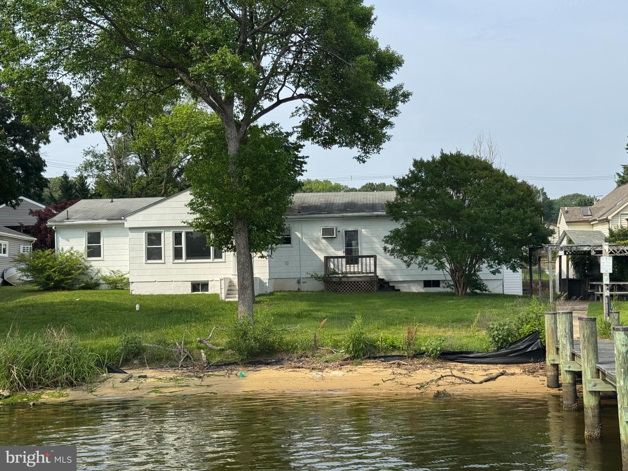 372 RIVERSIDE DRIVE