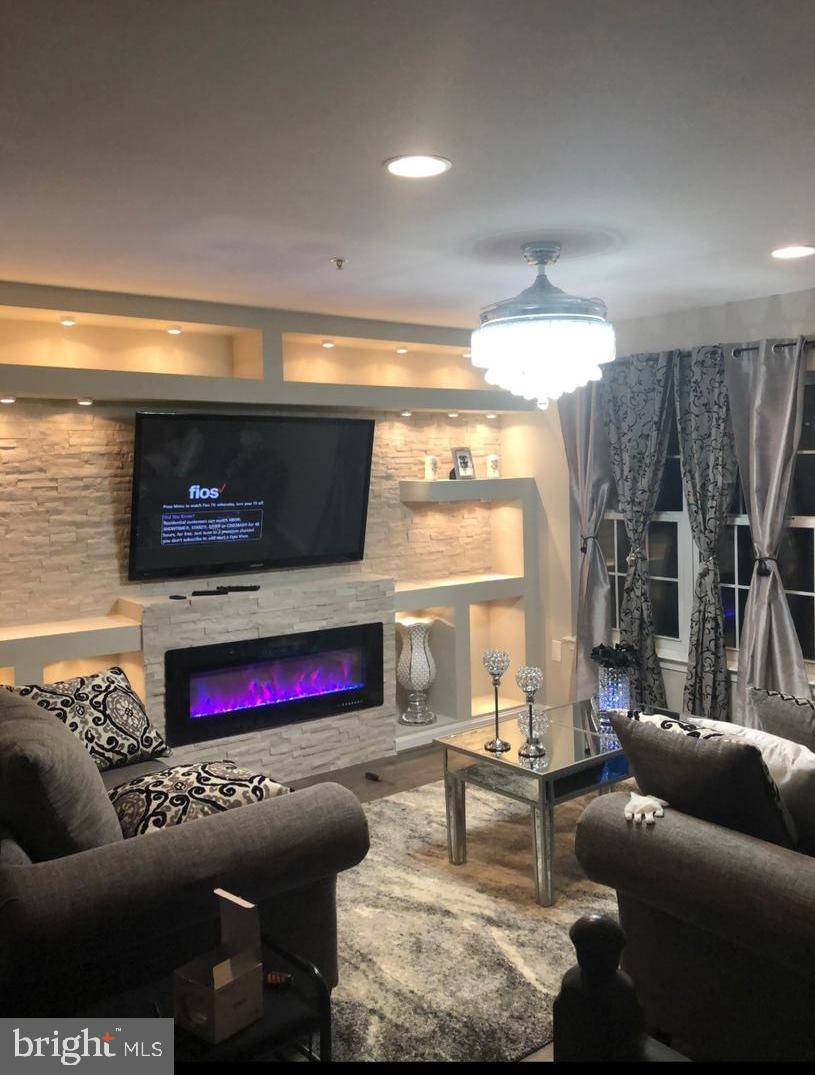 BRINKLEY TOWNS - Residential Lease