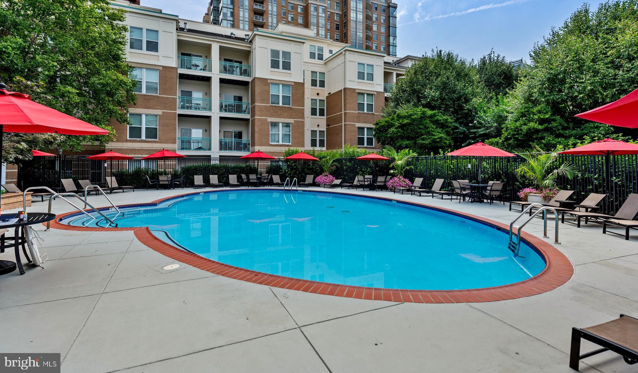 SAVOY AT RESTON TOWN CENTER - Residential