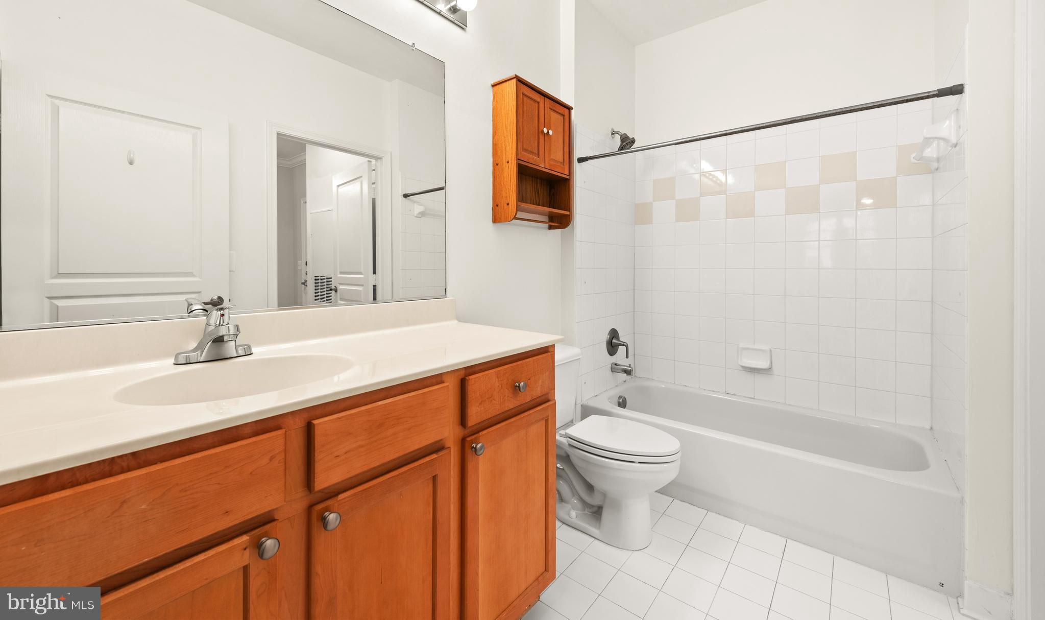 SAVOY AT RESTON TOWN CENTER - Residential