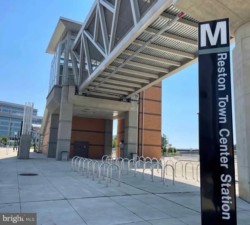 SAVOY AT RESTON TOWN CENTER - Residential