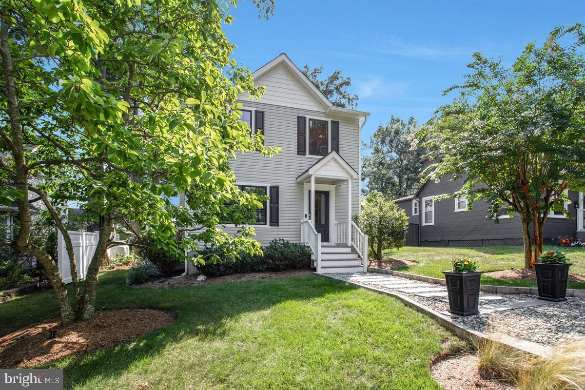 1203 BAY HIGHLANDS DRIVE