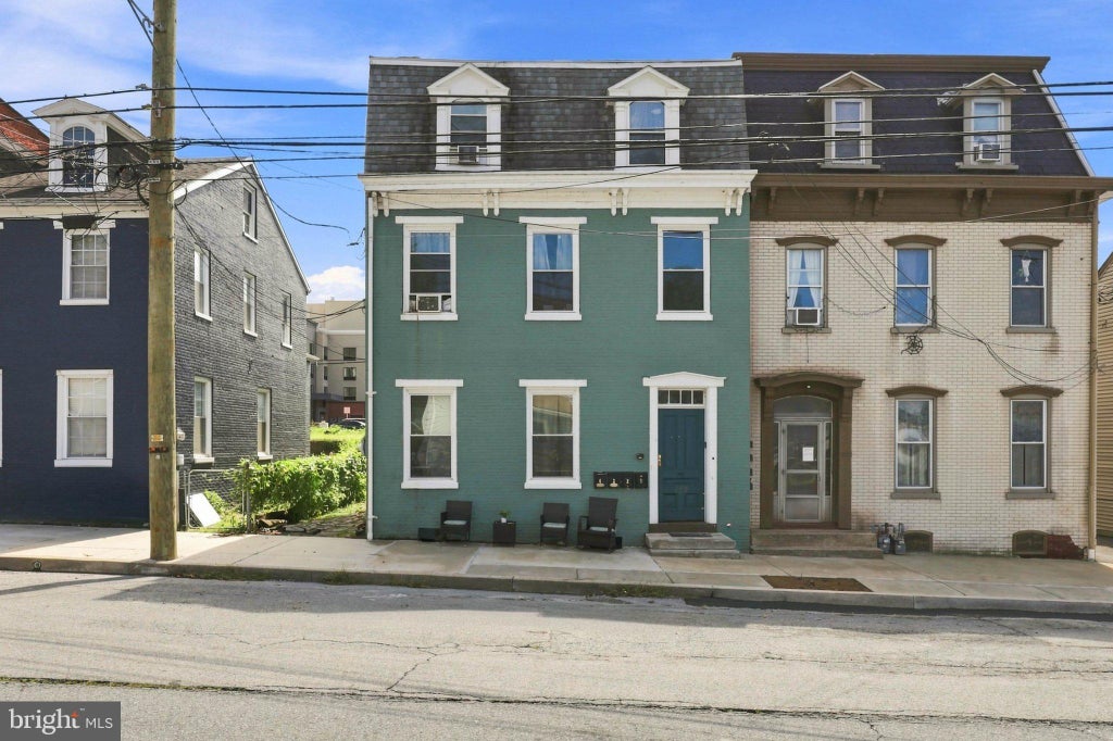 Photo of 152 Walnut Street, COLUMBIA, PA 17512 (MLS # PALA2095260)