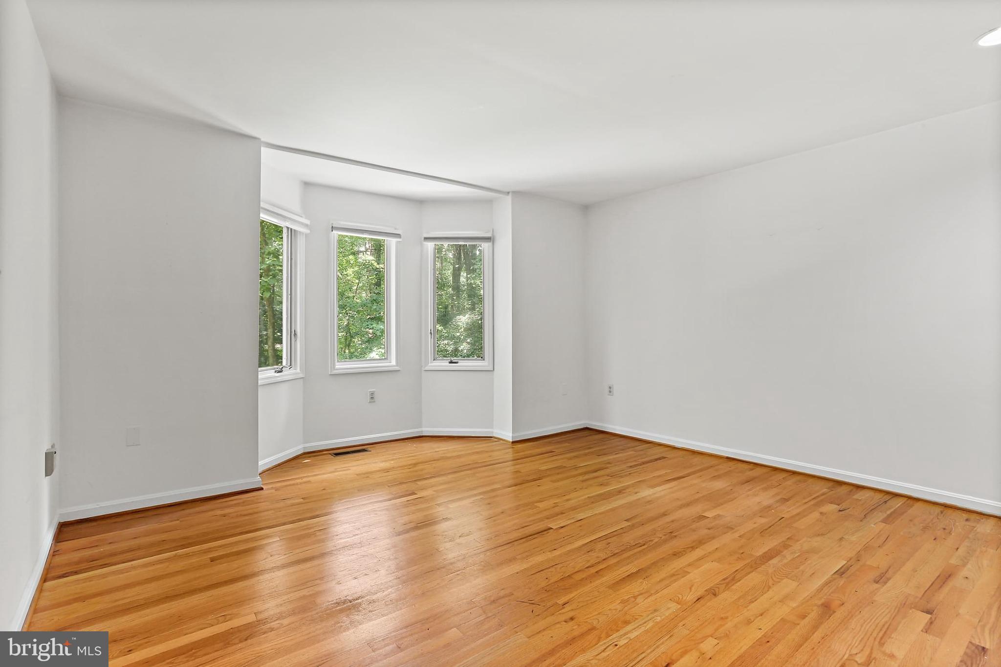 TRIADELPHIA WOODS - Residential