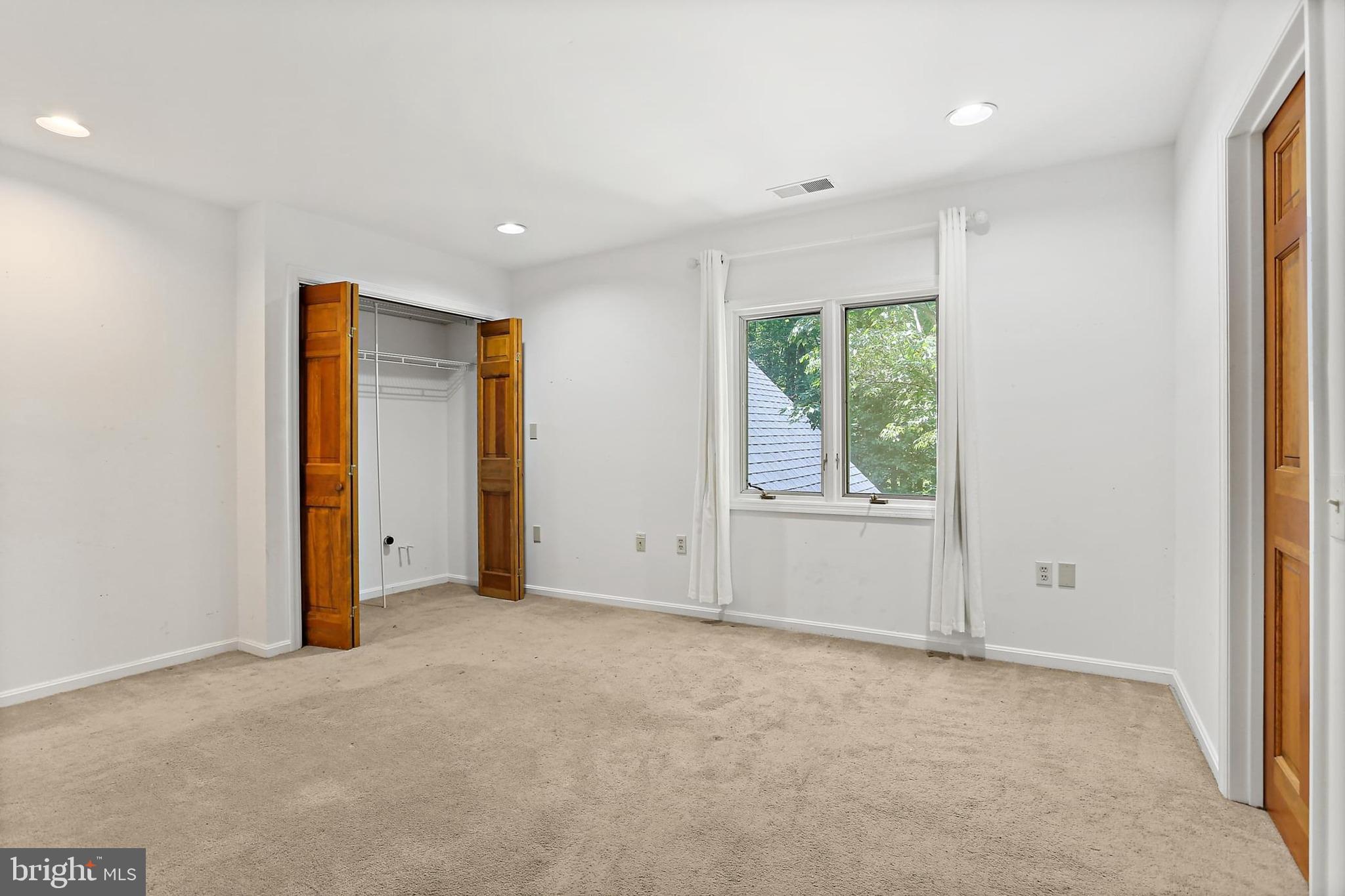 TRIADELPHIA WOODS - Residential