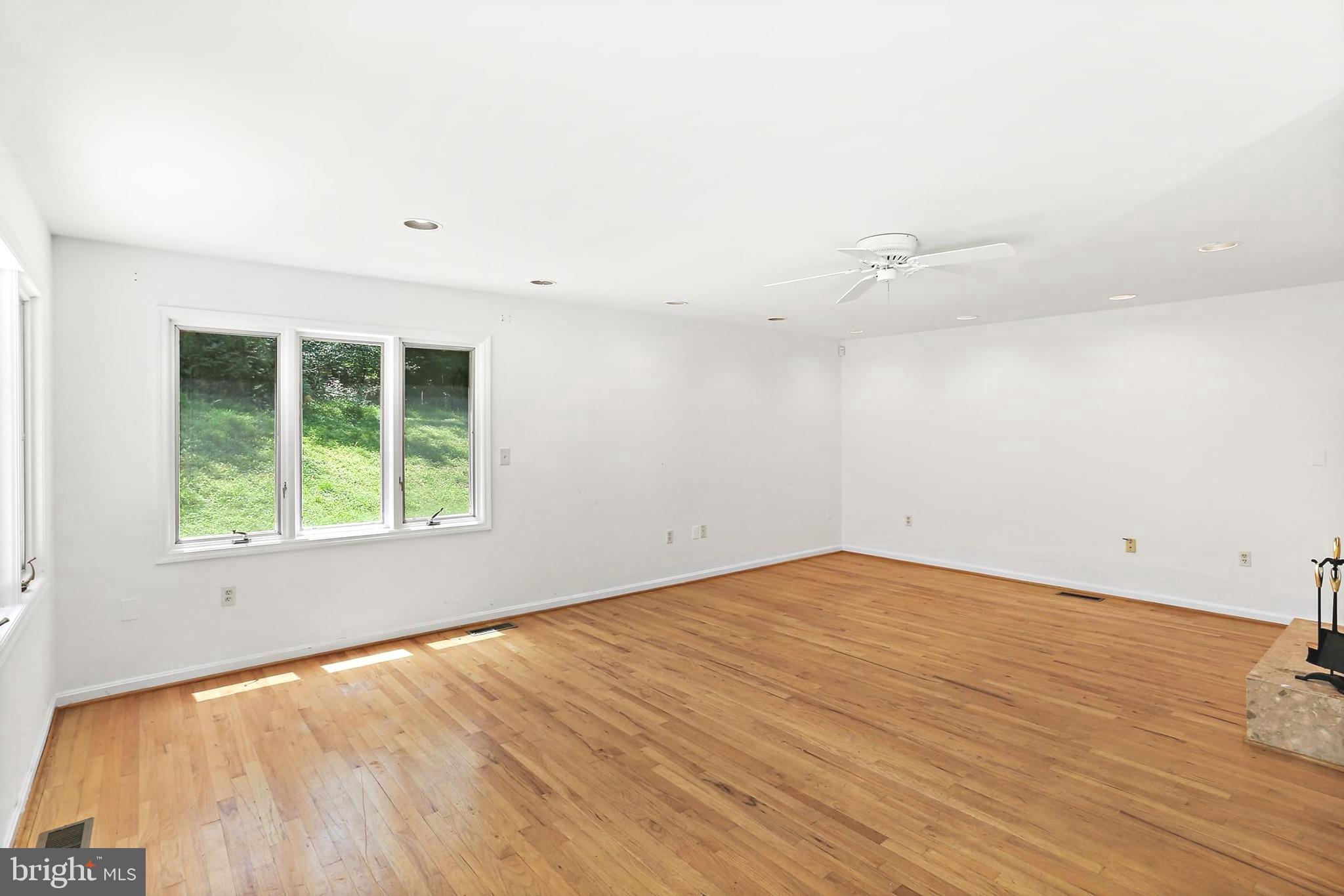 TRIADELPHIA WOODS - Residential