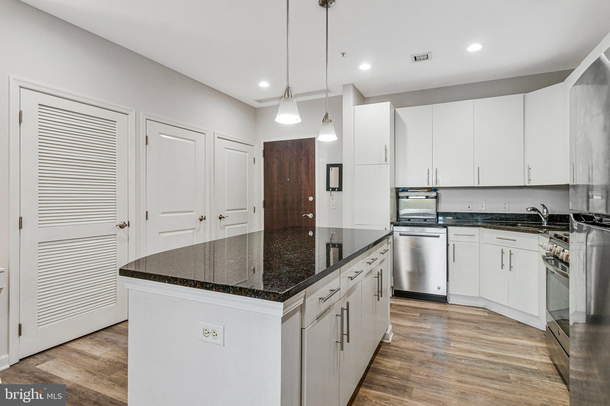 444 W BROAD STREET 401