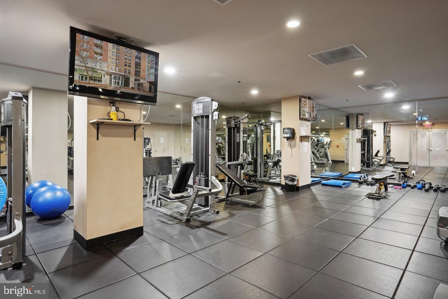 444 W BROAD STREET 401