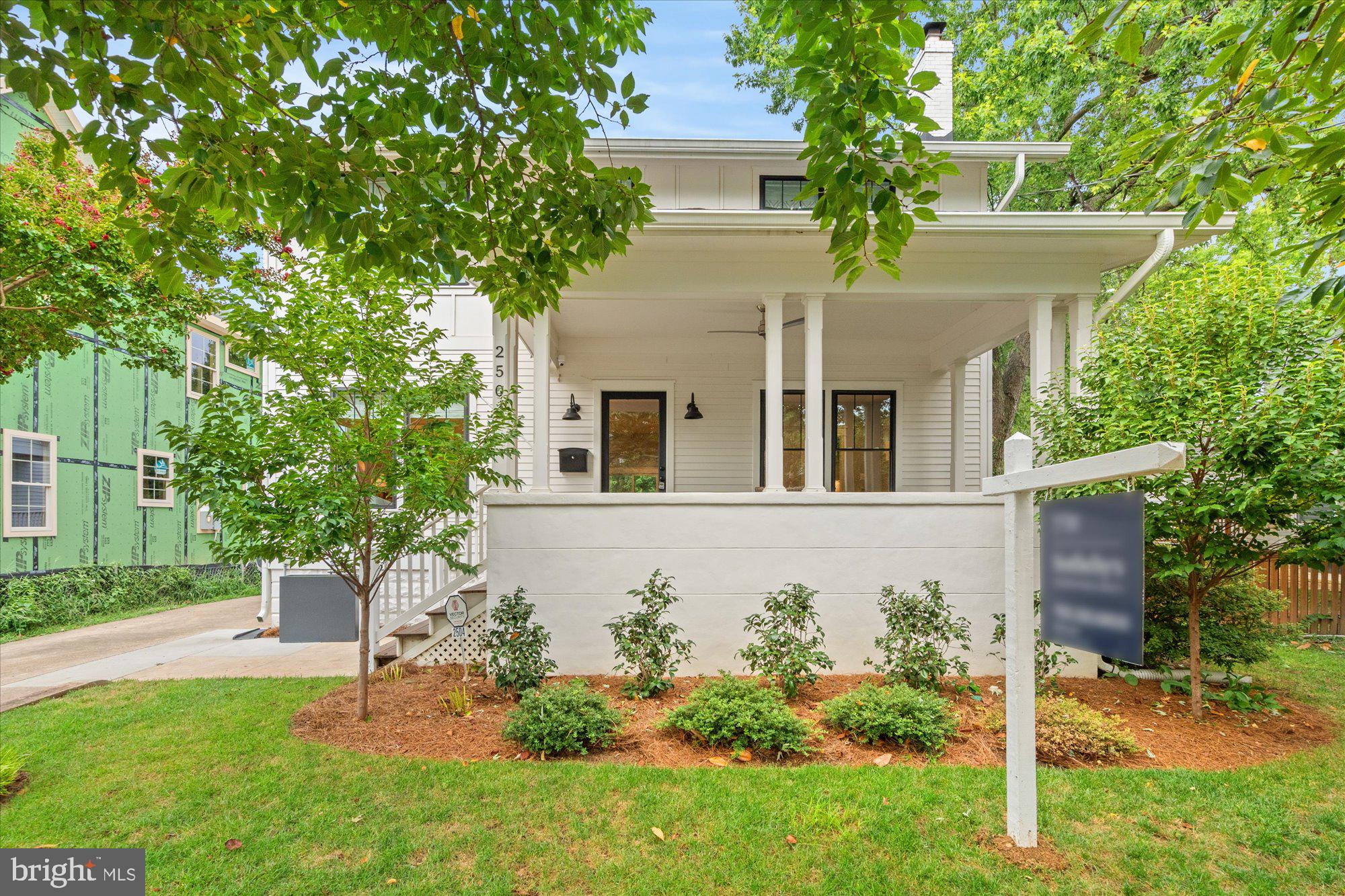 2504 LESLIE AVENUE