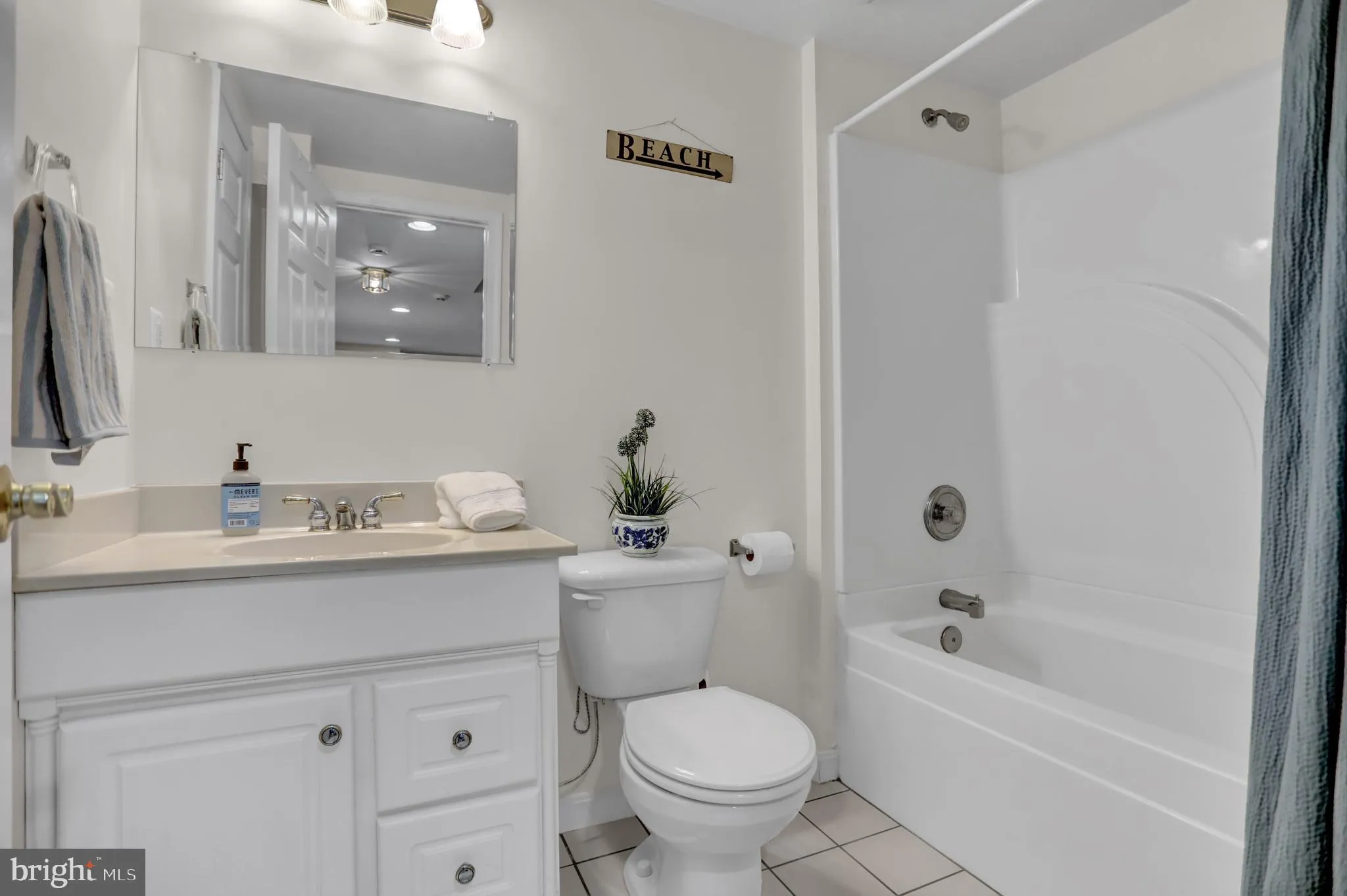 Lutherville Timonium, Maryland 21093, United States, 4 Bedrooms Bedrooms, ,4 BathroomsBathrooms,Residential,Contingent,142009