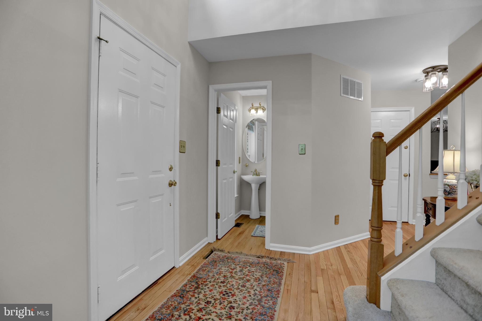8 FARNHAM WAY
