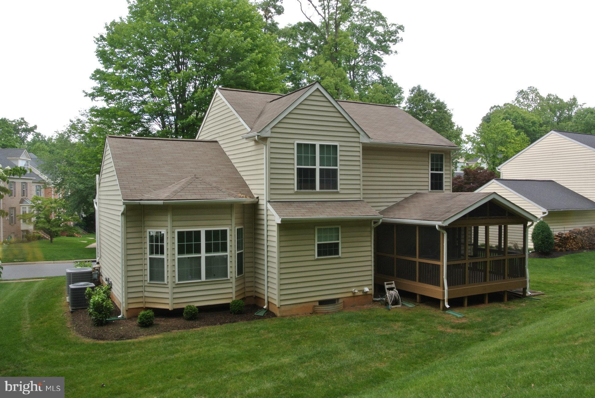 8 FARNHAM WAY