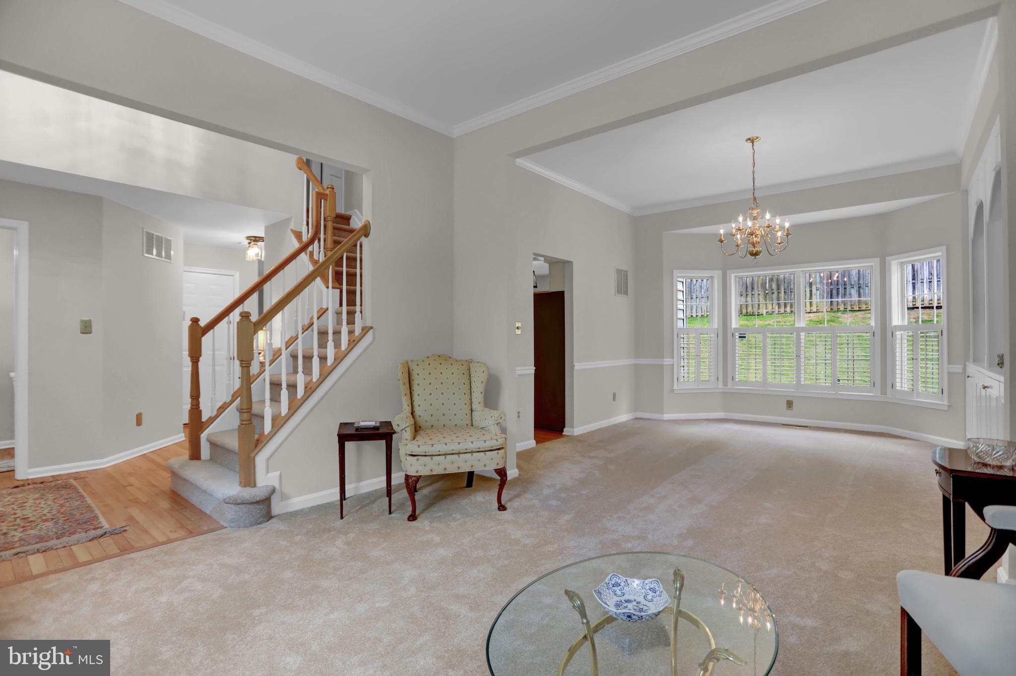 8 FARNHAM WAY