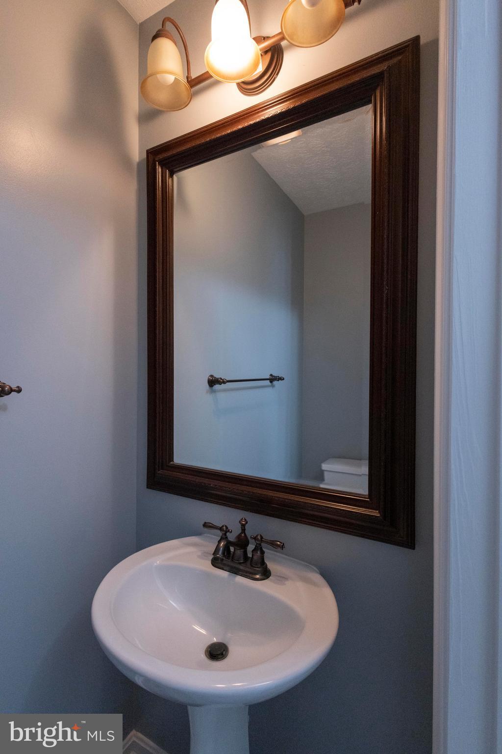 CONSTANT FRIENDSHIP - Residential Lease