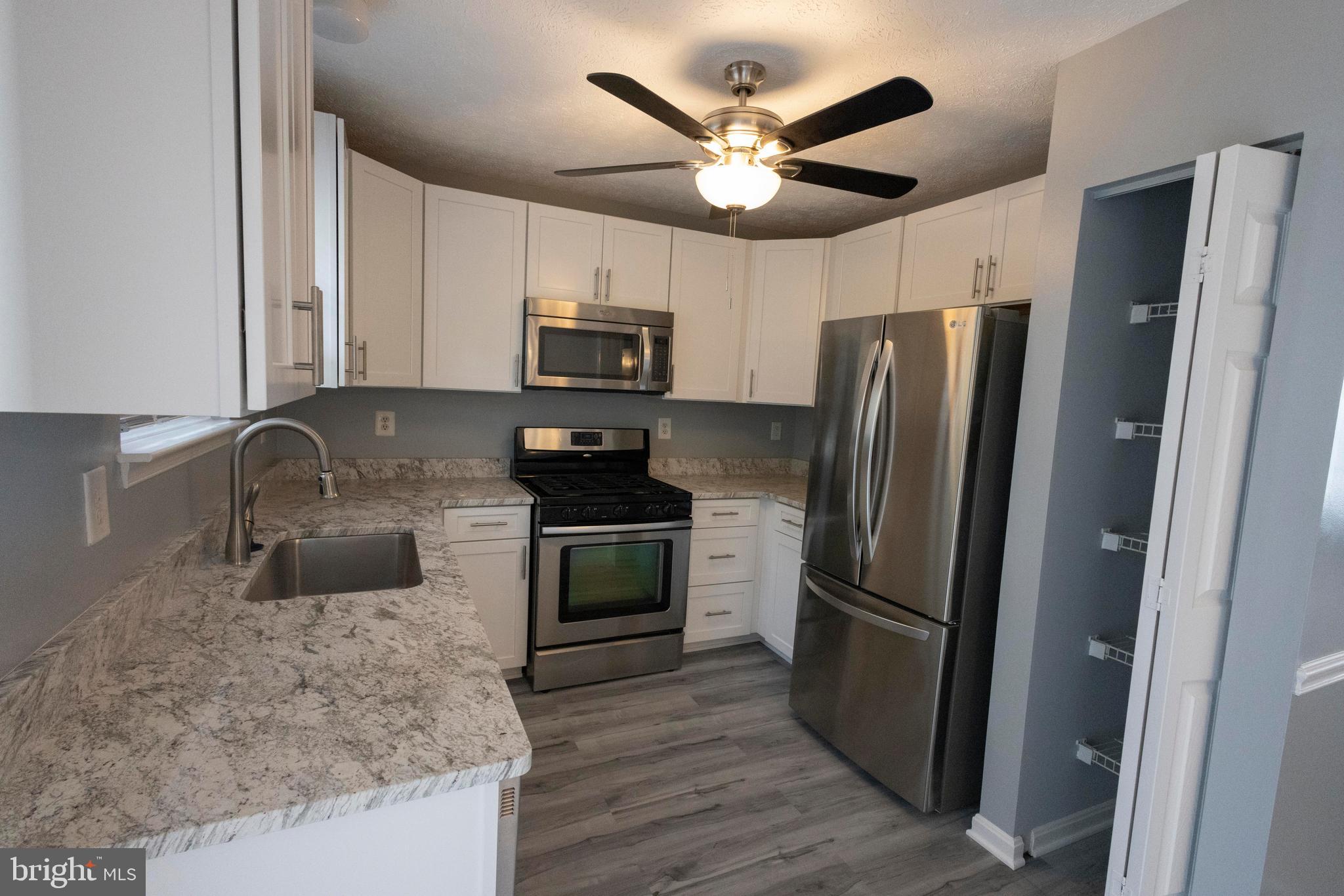 CONSTANT FRIENDSHIP - Residential Lease