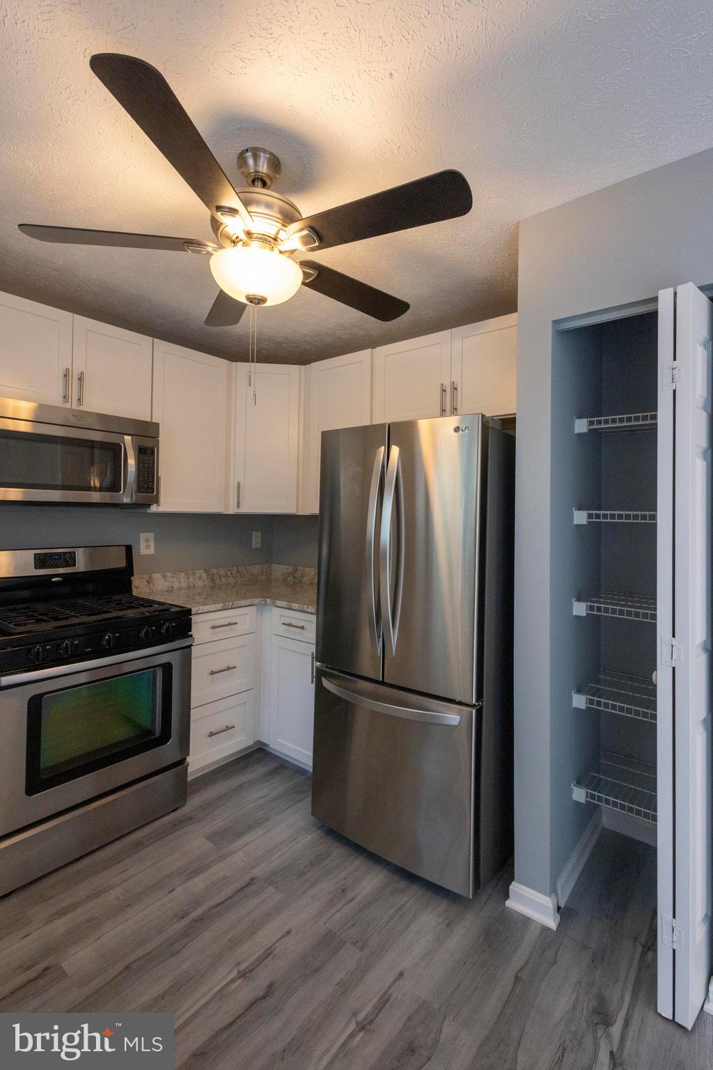 CONSTANT FRIENDSHIP - Residential Lease