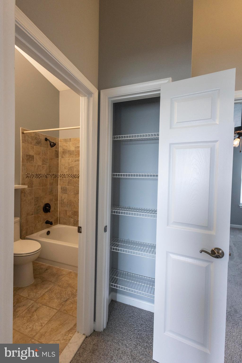 CONSTANT FRIENDSHIP - Residential Lease