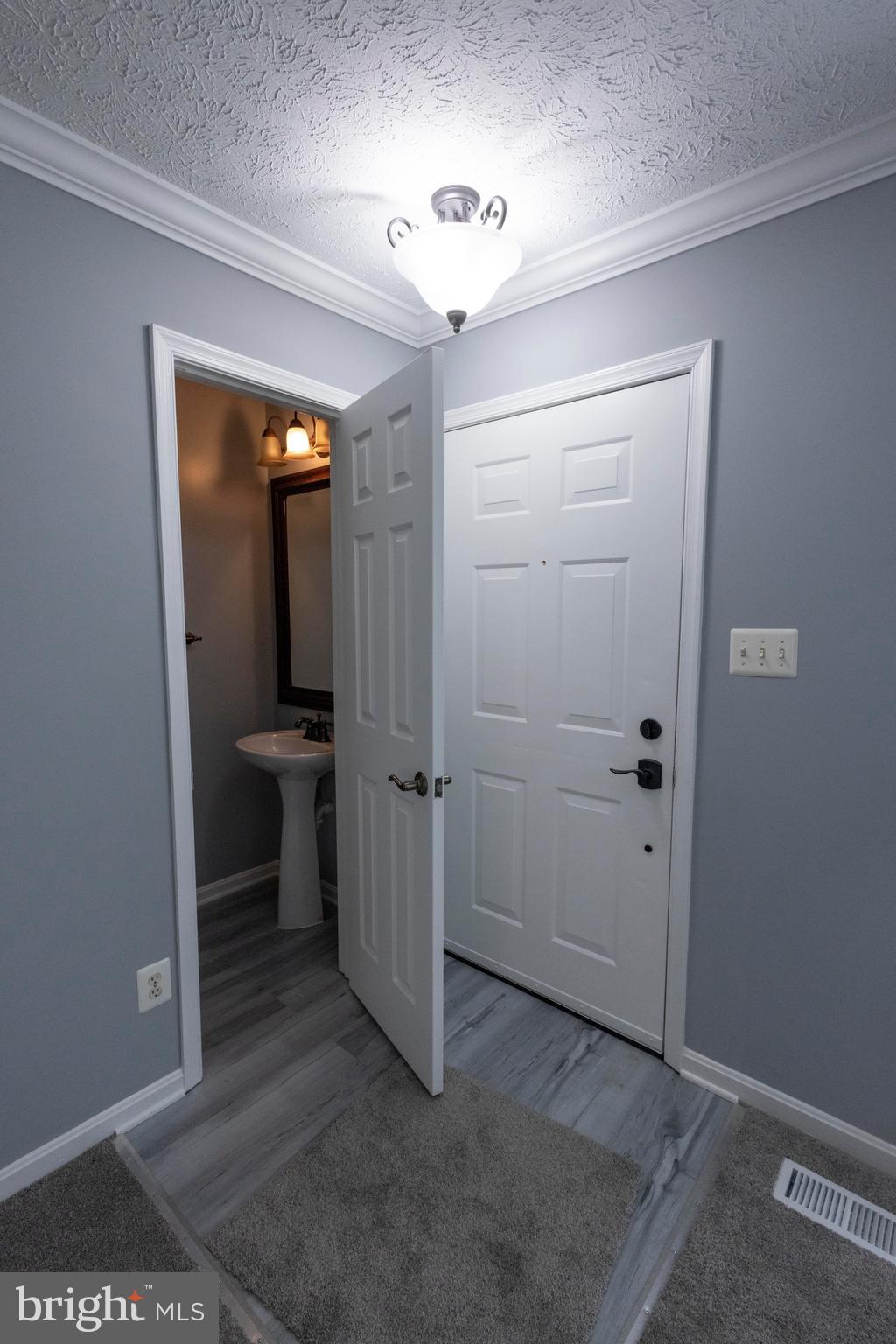 CONSTANT FRIENDSHIP - Residential Lease