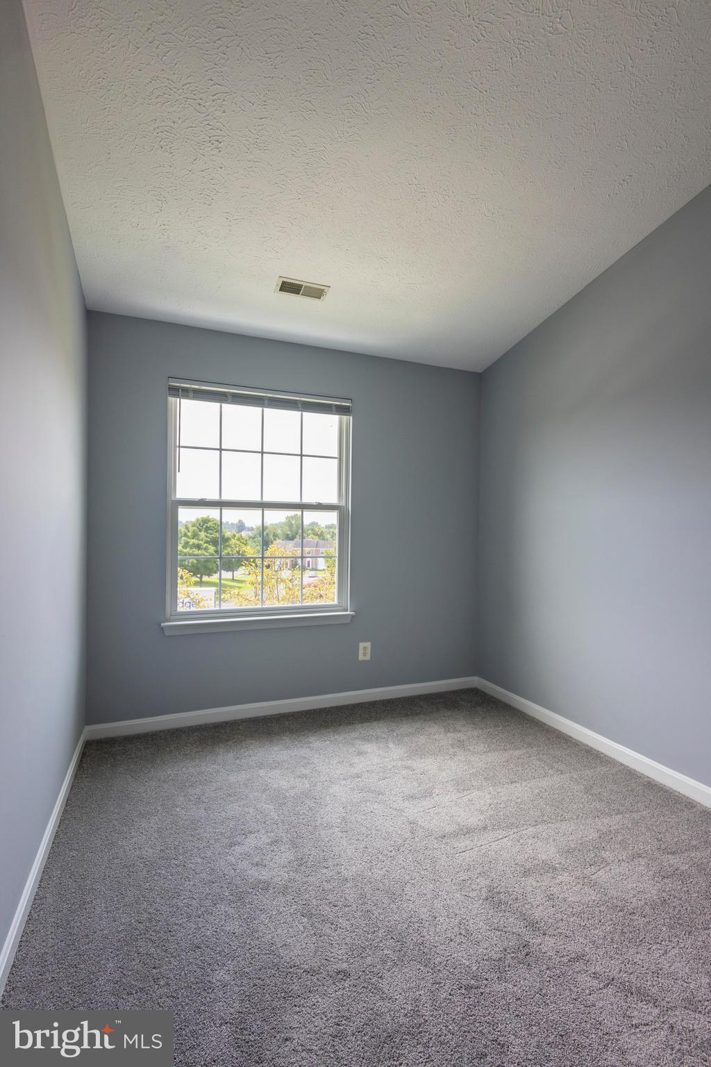 CONSTANT FRIENDSHIP - Residential Lease