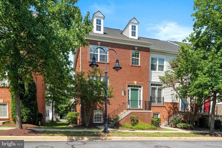 Beautiful All-Brick End Unit Townhome with Upgrades throughout.
This spacious 4-bedroom, 3.5-bath home offers style, function, and flexibility. The lower walk-out level features a 4th bedroom and full bath—ideal for multi-generational living—plus easy access to the 2-car detached garage.
The cook’s delight kitchen includes double ovens, built-in microwave, gas cooktop, pantry, recessed lighting in both the kitchen and dining areas, and a large breakfast bar/island with plenty of counter space. The open-concept kitchen and dining area is filled with light from huge double windows and opens to a balcony.
The main level features natural wood floors, wood stairs to the upper level, and recessed lighting throughout, along with a spacious living room and large windows. Upstairs, the generous primary suite has huge windows and offers a private bath with double sinks, soaking tub, and separate shower. Two additional bedrooms, a full bath, and laundry room complete the upper level.
Live near the action with the stadium just blocks away!