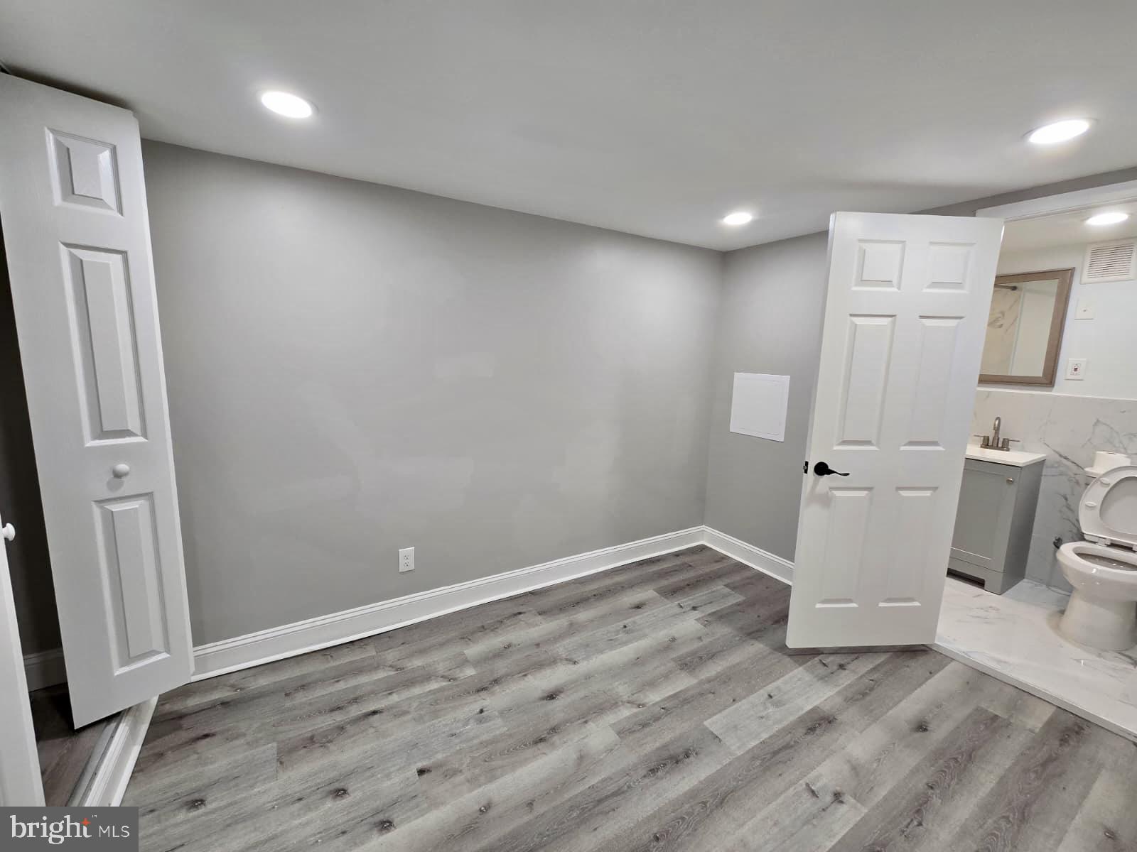 HOLMESBURG - Residential Lease