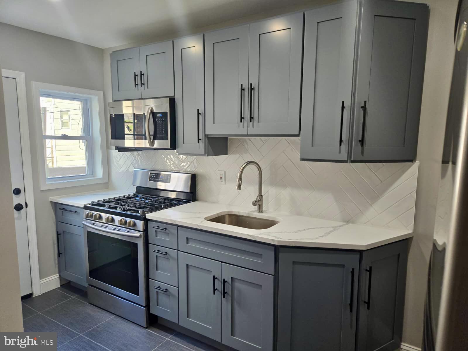 HOLMESBURG - Residential Lease