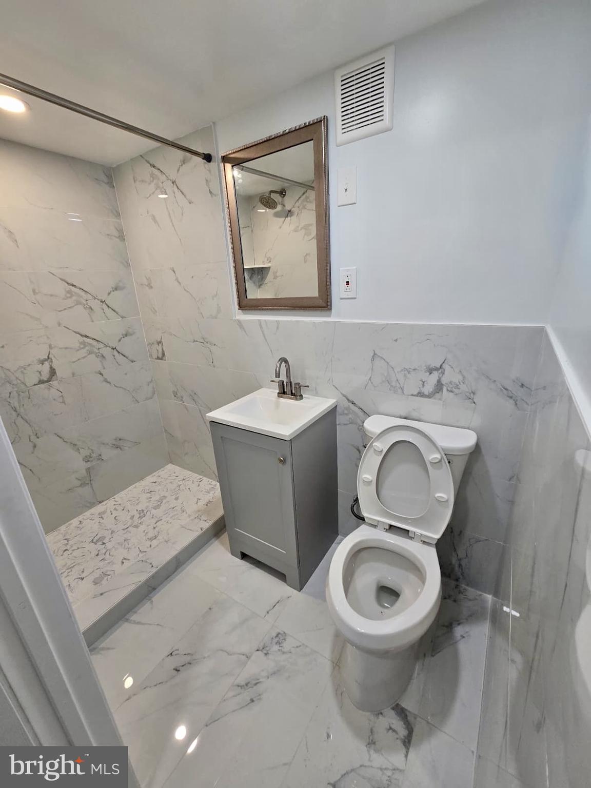 HOLMESBURG - Residential Lease